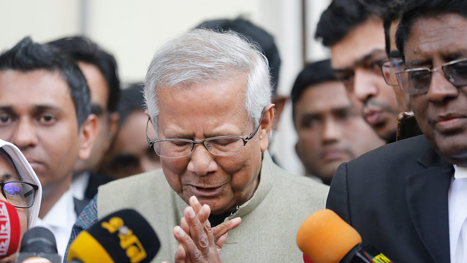 Szabadlábon védekezhet a Nobel-békedíjas bangladesi közgazdász, Muhammad Junusz
