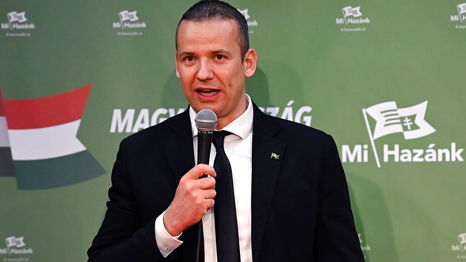 Macaristan'da aşırı sağcı Vatanımız Partisi lideri Laszlo  Toroczkai