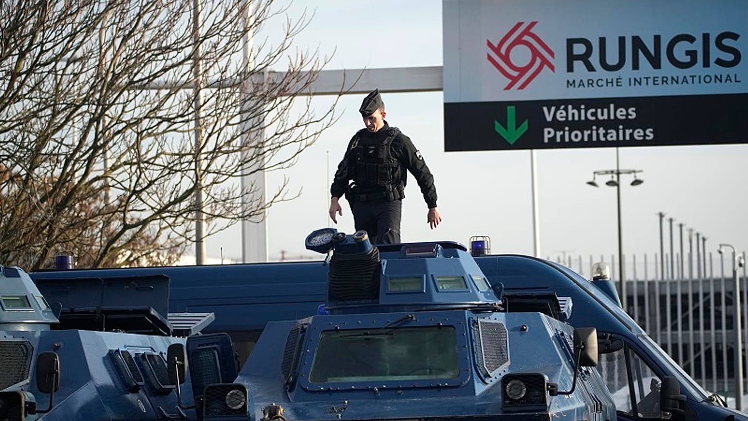 Despliegue de seguridad en torno al Mercado Internacional Rungis este lunes al sur de París