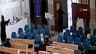 Das Foto stammt von einer Überwachungskamera in der Santa Maria Kirche in Istanbul