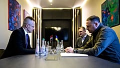 Szijjártó Péter külgazdasági és külügyminiszter, Andrij Jermak, az ukrán elnöki hivatal vezetője és Dmitro Kuleba ukrán külügyminiszter tárgyalása Ungváron