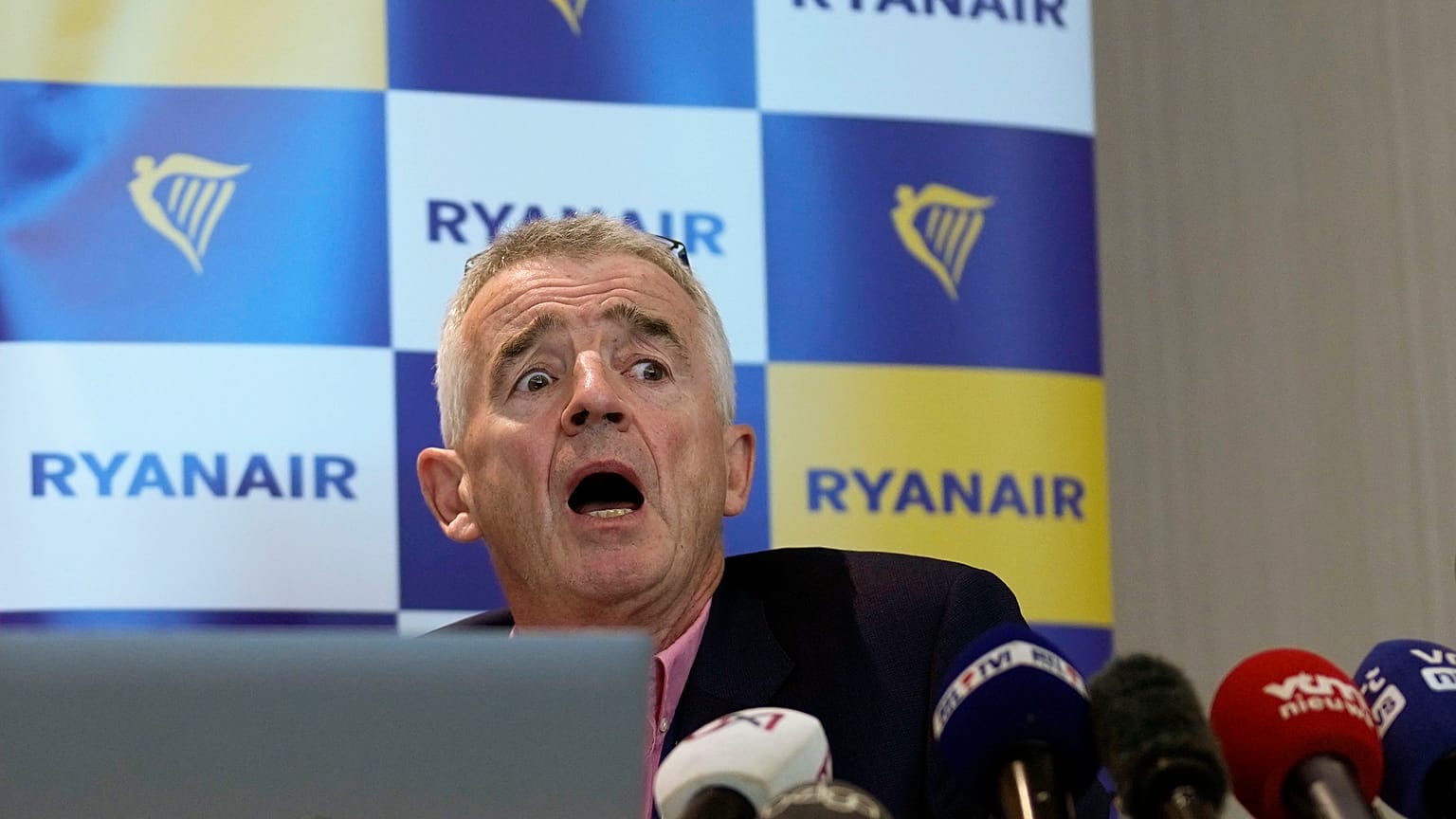 Ο διευθύνων σύμβουλος της Ryanair Michael O'Leary μιλάει κατά τη διάρκεια συνέντευξης Τύπου στις Βρυξέλλες. 7 Σεπτεμβρίου 2022. 