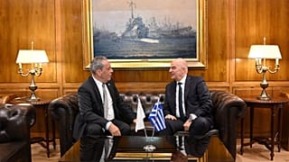 Οι Υπουργοί Άμυνας της Κύπρου Βασίλη Πάλμας και της Ελλάδας Νίκος Δένδιας