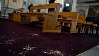 من داخل كنيسة سانتا ماريا للروم الكاثوليك في إسطنبول