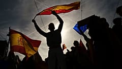 Die spanische und die europäische Flagge 