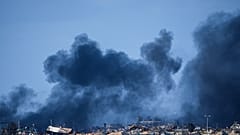 دخان يتصاعد بعد القصف الإسرائيلي على قطاع غزة