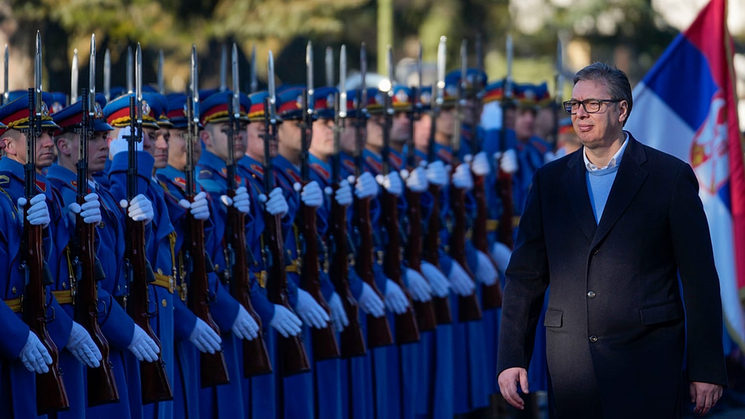 Vucic szerb elnök szerb katonák előtt