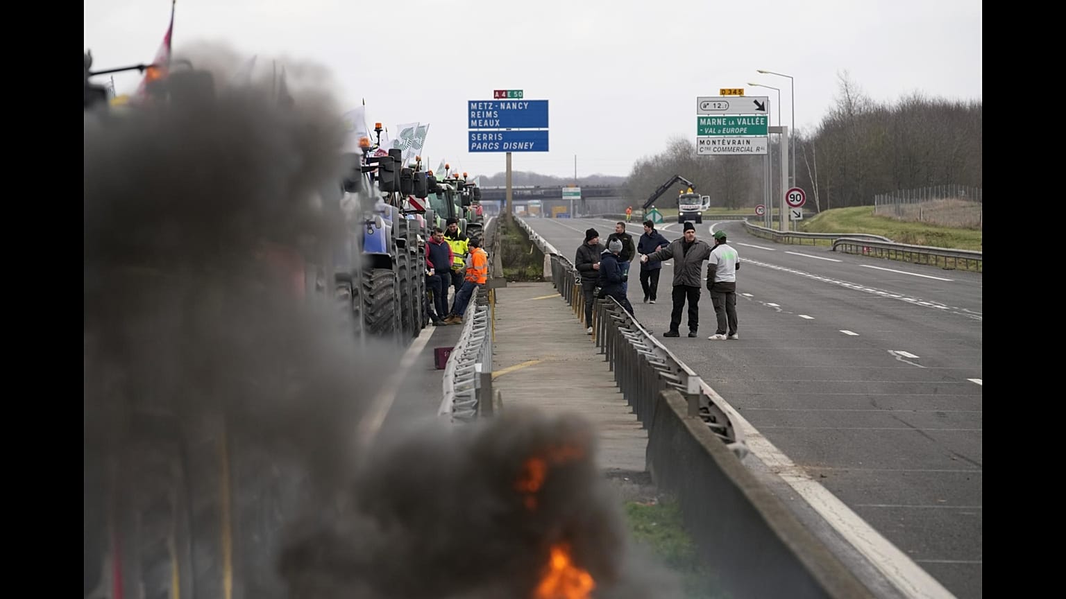 Protesto dos agricultores franceses impede exportação de alimentos portugueses e espanhóis