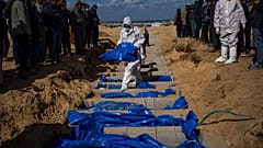 80 corps non identifiés ont été enterrés dans un charnier de Rafah, le mardi 30 janvier 2024.