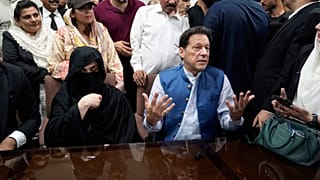 عمران خان و همسرش