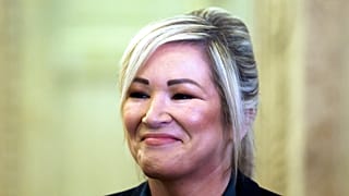 Michelle O'Neill, du parti nationaliste Sinn Féin, va être nommée Première ministre d'Irlande du Nord dans les prochains jours.