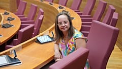 Mar Galcerán auf ihrem Platz im valencianischen Parlament.