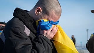 Freudentränen eines Mannes, der unter den aus russischer Gefangenschaft Freigelassenen war