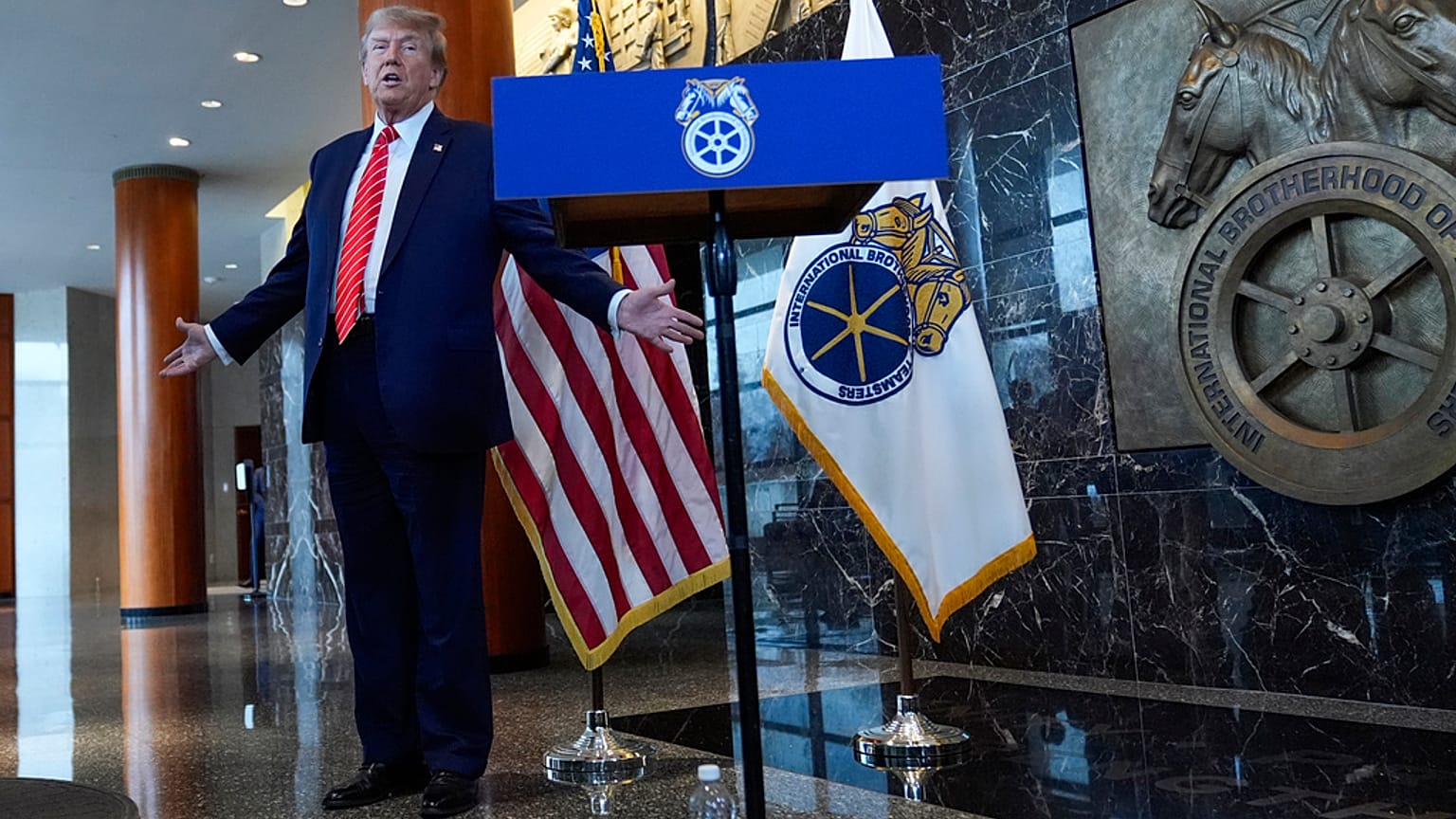 Donald Trump egy pártrendezvény előtt - 2024 január 31. 