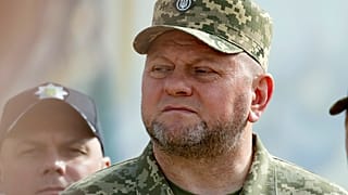 DOSYA - Ukrayna Silahlı Kuvvetleri Başkomutanı Valerii Zaluzhnyi, 28 Temmuz 2023 tarihinde Kiev'deki Mykhailivska Meydanı'nda.