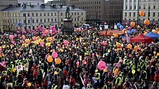 Митинг на Сенатской площади Хельсинки против либерализации рынка труда, 1 февраля 2024 года.
