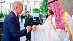 ABD Başkanı Joe Biden (sol), Suudi Arabistan Veliaht Prensi Muhammed bin Selman