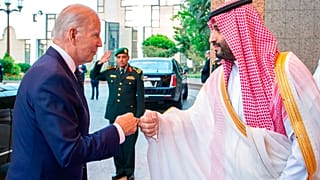 ABD Başkanı Joe Biden (sol), Suudi Arabistan Veliaht Prensi Muhammed bin Selman