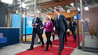 Лидеры стран ЕС завершили переговоры по бюджету в ходе внеочередного саммита в Брюсселе.