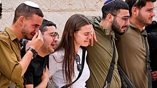 عناصر من الجيش الإسرائيلي خلال تشييع جنود سقطوا في المعارك في غزة