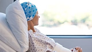 Un patient atteint d'un cancer à l'hôpital.