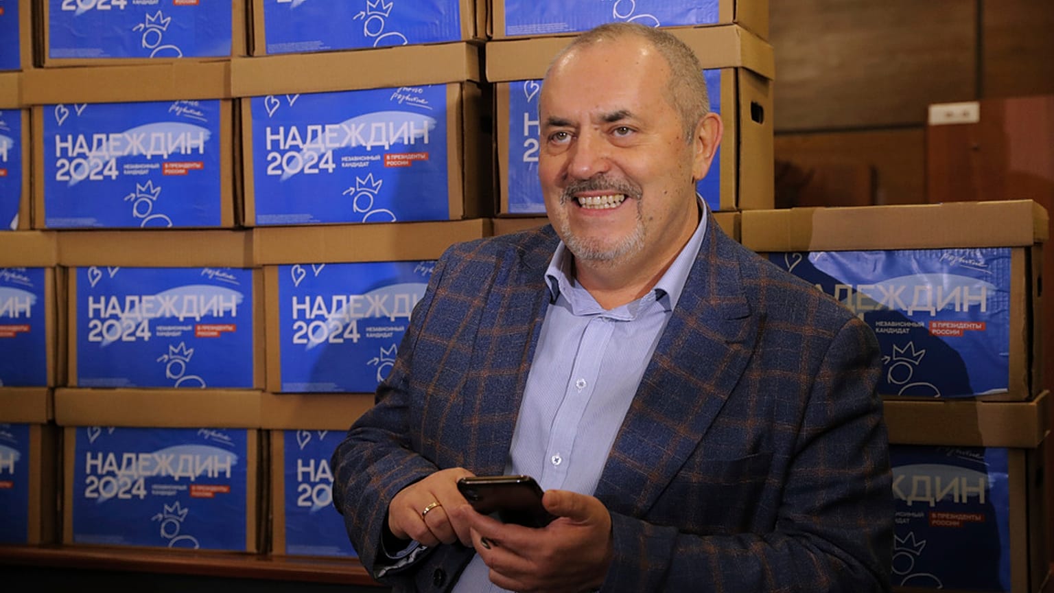 Boris Nadezhdin durante su visita al Comité Electoral Central de Rusia para presentar firmas para las elecciones presidenciales en Moscú, Rusia, el 31 de enero de 2024