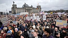 Au moins 150 000 personnes ont manifesté samedi à Berlin contre l'extrême droite.