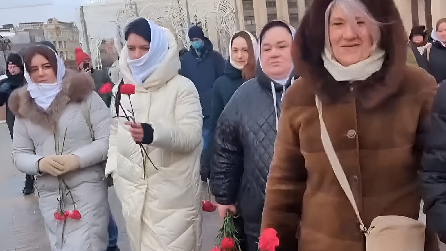Wives marchig for russian reservist