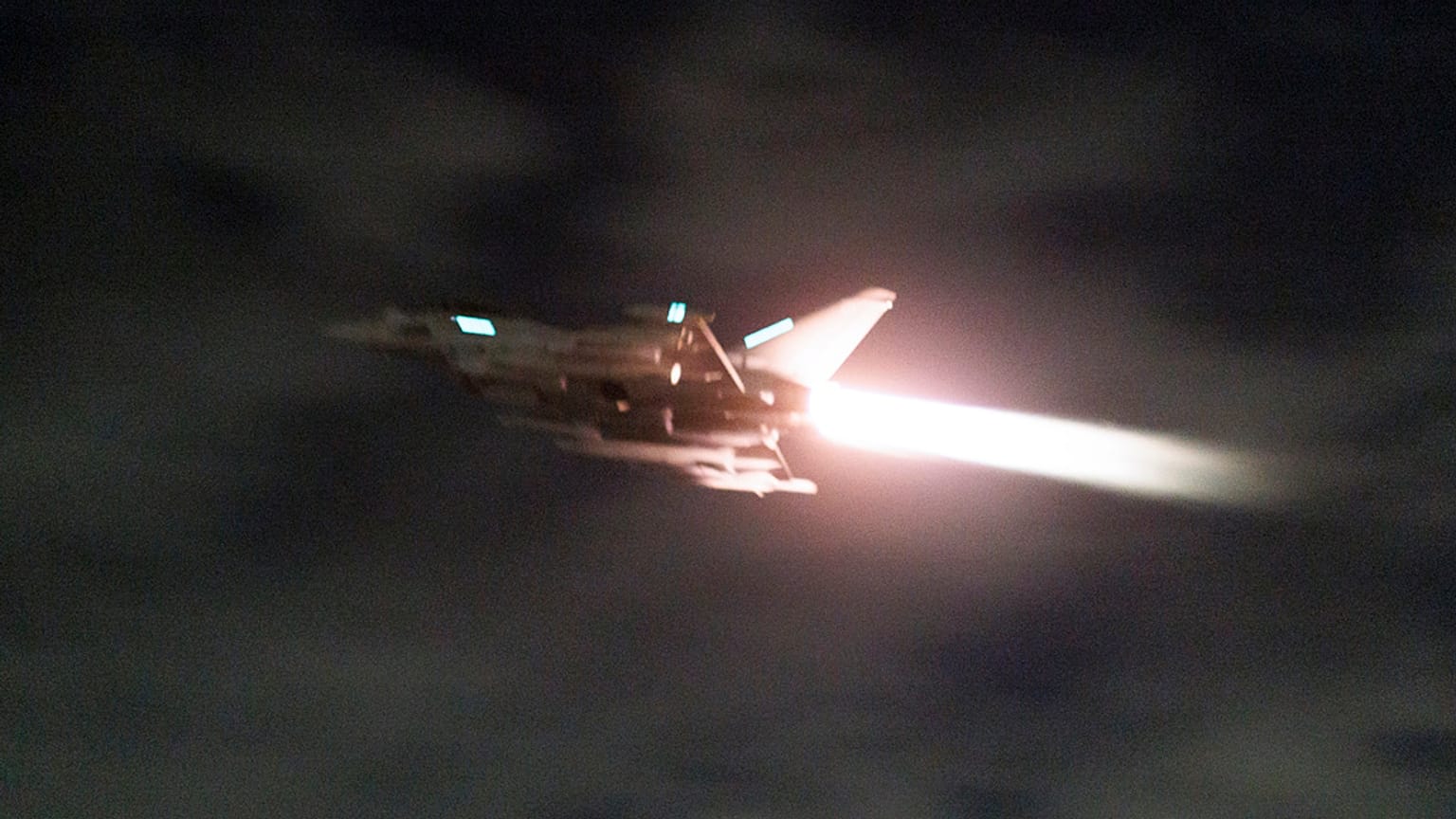 Image d'un Typhoon de la Royal Air Force en route pour un bombardement au Yémen, samedi 3 février (image Ministère de la Défense britannique).