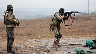 A börtönviselt orosz katonák közül sokan mindössze tíz napi kiképzést kapnak, mielőtt a frontra vezénylik őket