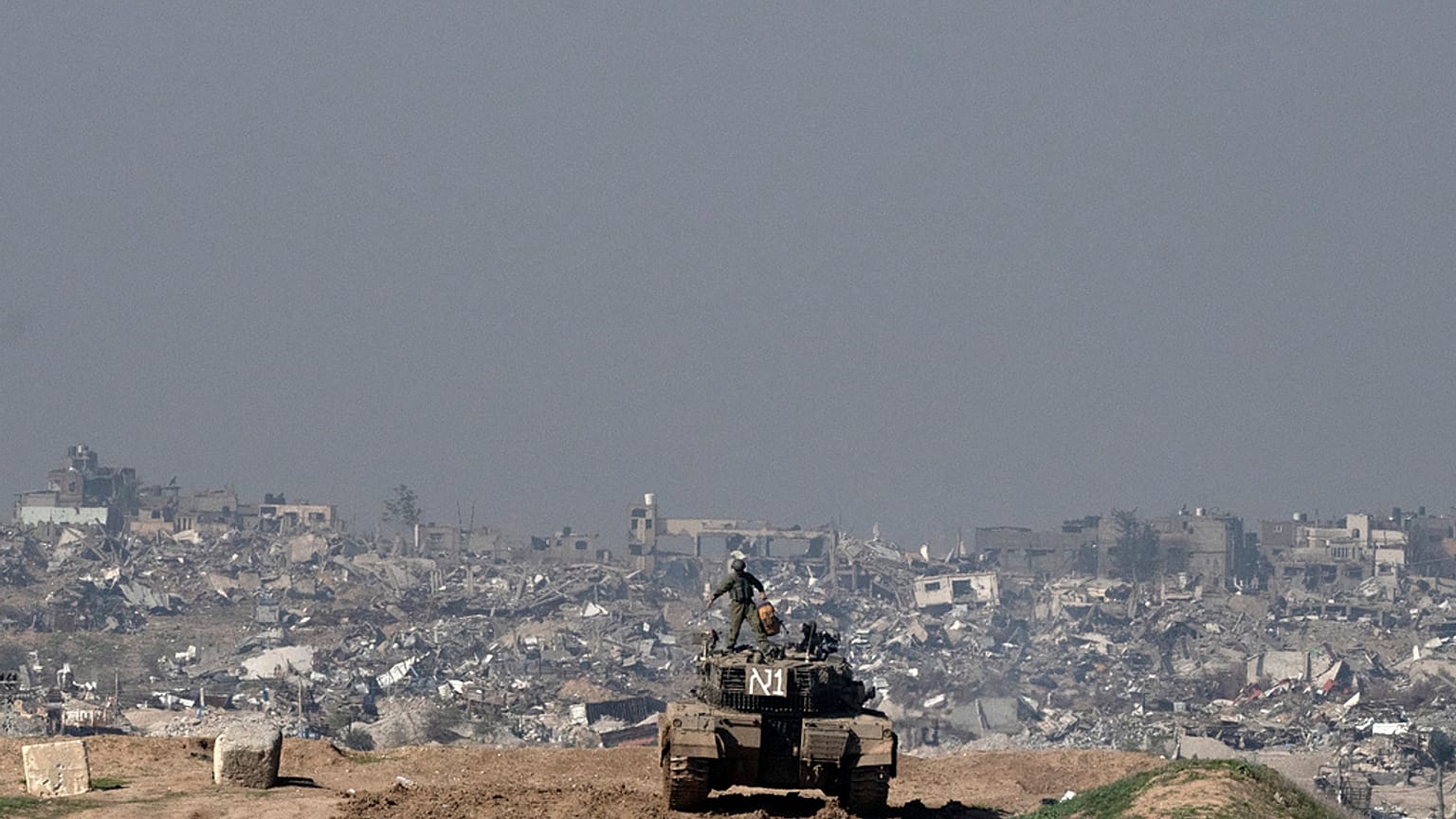 Israel verstärkt seine Luftangriffe im Zentrum und im Süden von Gaza. 