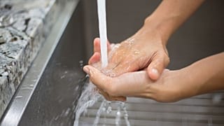 زن مبتلا به اختلال روان OCD