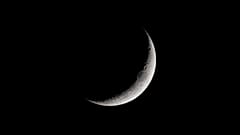 Da sich sein Inneres weiter abkühlt, schrumpft der Mond allmählich.