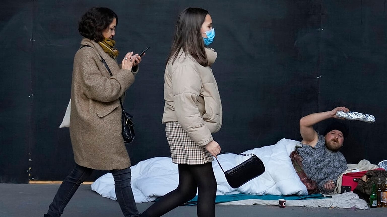 Paris'te sokakta yatanlar
