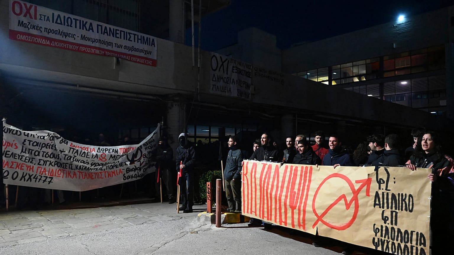Öğrencilere yasa tasarısına karşı ülke genelinde eylemler düzenledi