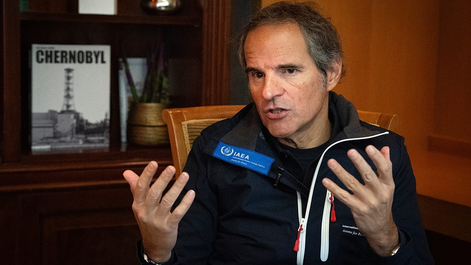 Il direttore generale dell'Agenzia internazionale per l'energia atomica, Rafael Mariano Grossi, a Kiev in Ucraina (6 febbraio 2024)
