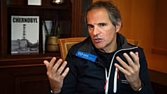 Il direttore generale dell'Agenzia internazionale per l'energia atomica, Rafael Mariano Grossi, a Kiev in Ucraina (6 febbraio 2024)