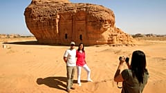 Suudi Arabistan Hac ve Umre dışında genel turizm vizesi vermeye 2019 yılında başladı