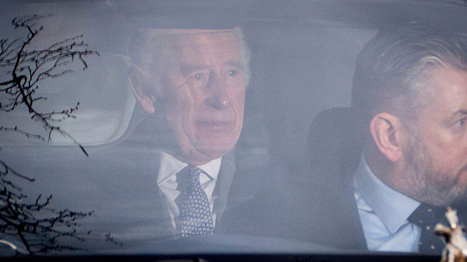 El rey Carlos III abandona Clarence House en Londres, el martes 6 de febrero de 2024.