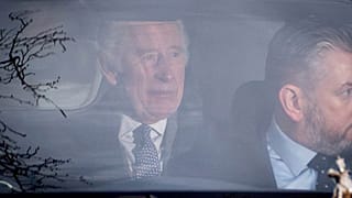 El rey Carlos III abandona Clarence House en Londres, el martes 6 de febrero de 2024.