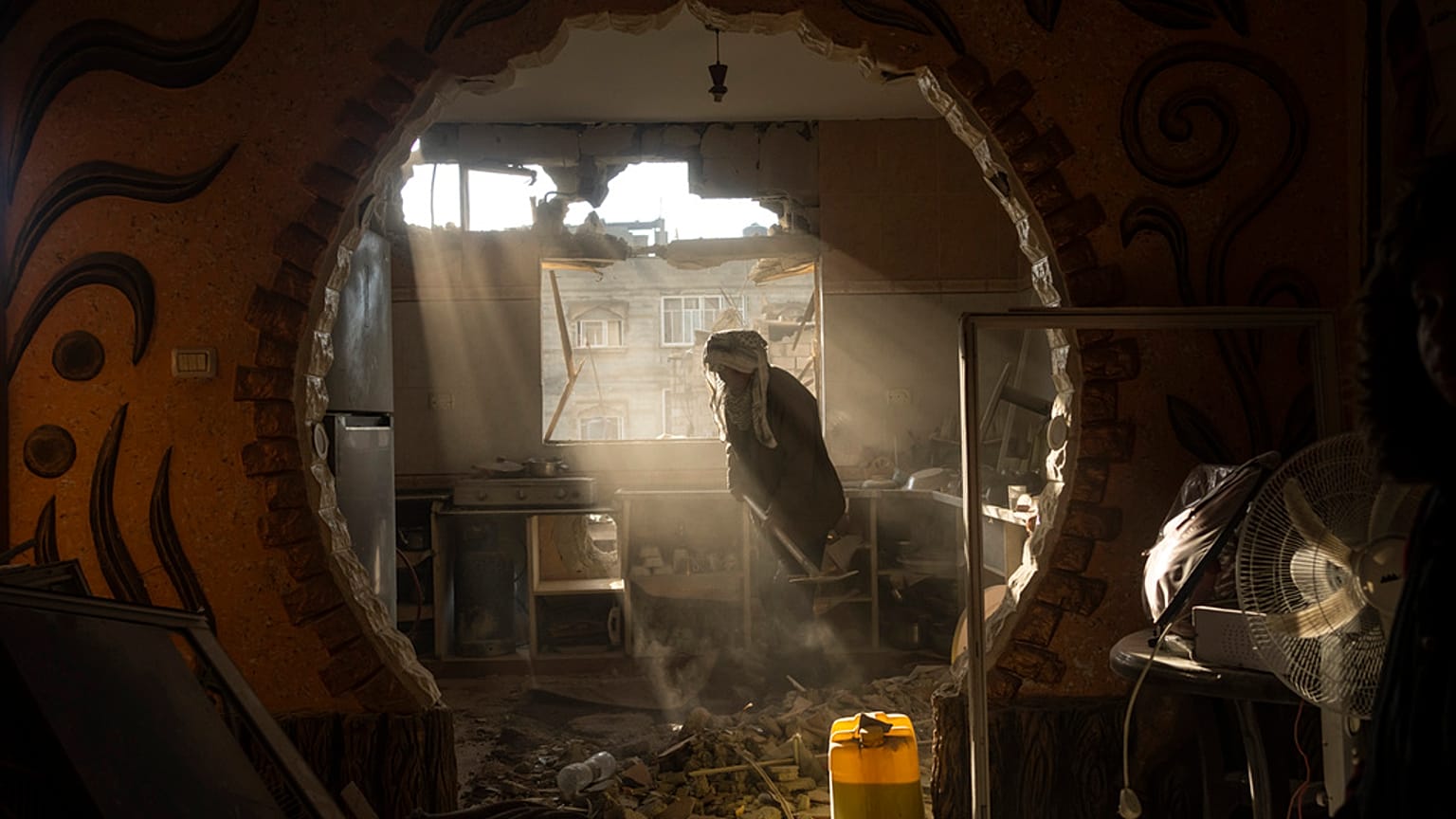 Edifício em escombros após ataque em Rafah