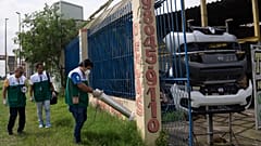 Fumigan las calles de Río de Janeiro contra el dengue