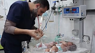 الدكتور محمد سلامة، رئيس وحدة العناية المركزة لحديثي الولادة، مستشفى الهلال الإماراتي للولادة،