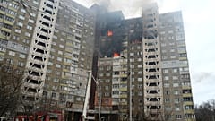 Un bâtiment touché par une frappe à Kyiv, Ukraine, mercredi 7 février 2024.
