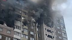 Mindestens vier Menschen sind nach massiven russischen Beschüssen auf sechs ukrainische Regionen getötet worden. 