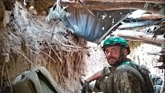 "Der Wikinger" bei einem seiner Einsätze an der Front in der Ukraine.
