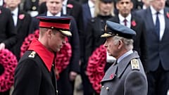 Kral 3. Charles (sağda) Prens William