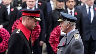 Kral 3. Charles (sağda) Prens William