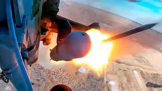 بالگرد «شکارچی شب» متعلق به نیروی هوایی روسیه نقطه‌ای را در مکانی نامعلوم در اوکراین در سوم فوریه ۲۰۲۴ هدف می‌گیرد