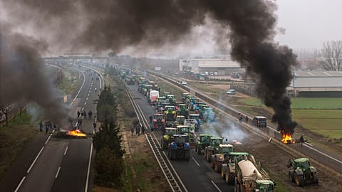 Spanische Bauern behindern den Verkehr. 